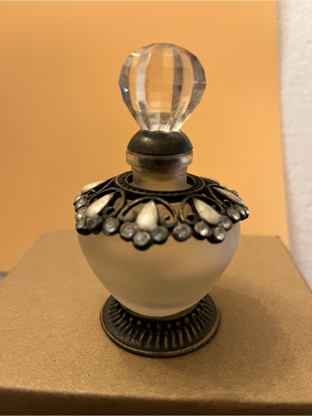 Empty Perfume Bottle Ornamented with Rhinestones And Teardrops faux Pearls